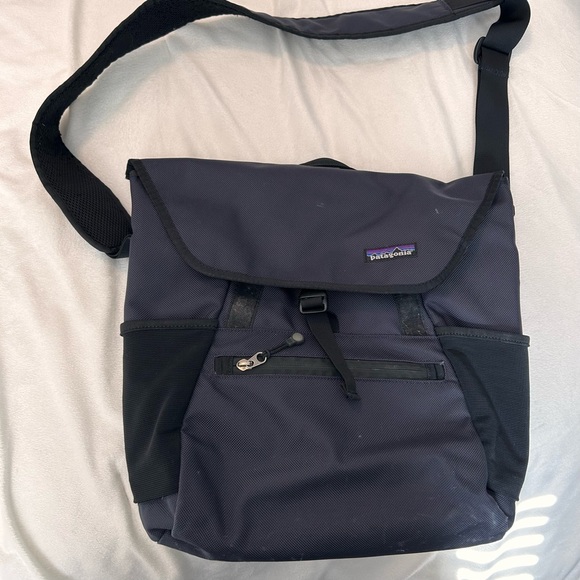 Patagonia Vertical Mass Laptop Messenger Over the Shoulder Cross Body School - Picture 1 of 12